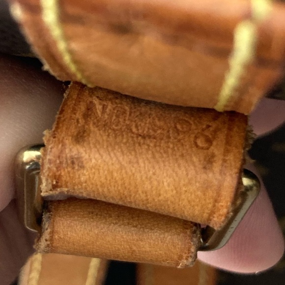 Authentic LV Tote Bag Sac Shopping - Picture 13 of 17